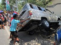 Mobil Kijang Terbalik Di Bojonegoro Tewaskan Satu Orang
