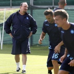 Benitez Ingin Napoli Lebih Solid Saat Bertahan