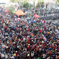 Jelang Indonesia vs Vietnam, Ribuan Suporter Antre Tiket