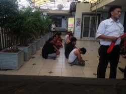 Dua Orang Ditetapkan Sebagai Tersangka Pengeroyokan Polisi di Pesing