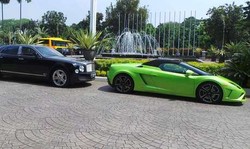 Pakai Lamborghini, Ini Siasat Hotman Paris Tembus Macet Jakarta