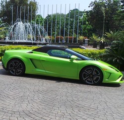 Naik Lamborghini, Hotman Paris Temui Jokowi di Balai Kota