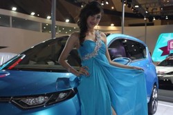 Makin Tinggi Badan SPG, Kian Mahal Bayaran