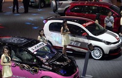 SPG, dari Digoda Pengunjung sampai Dimintai Nomor Telepon