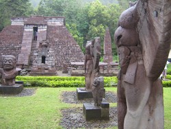 Candi Sukuh yang Eksotis dan Erotis