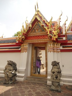 Warna-warni Vihara Wat Pho di Bangkok