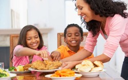 Ubah Cara Pemberian Makan Agar si Kecil Doyan Makan
