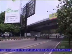 Pagar Pembatas Fly Over Senayan Hilang Dicuri