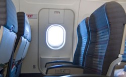 Apa yang Terjadi Kalau Pintu Pesawat Dibuka Saat Terbang?