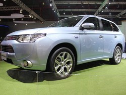 Wah! Mitsubishi Outlander Listrik Dijual Tahun Depan