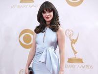 Cantik Bak Boneka Zooey Deschanel