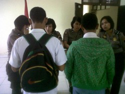 Razia Warnet, Polisi Amankan Sepasang Mahasiswa Mesum dan 6 Siswa SD