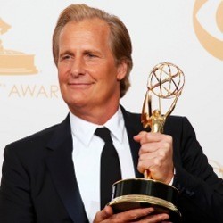 Jeff Daniels Raih Emmy Award untuk Pertama Kalinya