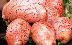 Mau Cicip Wine Bayi Tikus dan Jengger Ayam yang Lezat? (2)