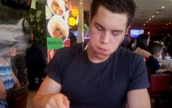 Mahasiswa Ini Biayai Kuliahnya dengan Ikut Lomba Makan