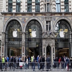 Gelandangan Pun Antre iPhone 5S