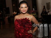 Dress Merah Seksi Citra Skolastika