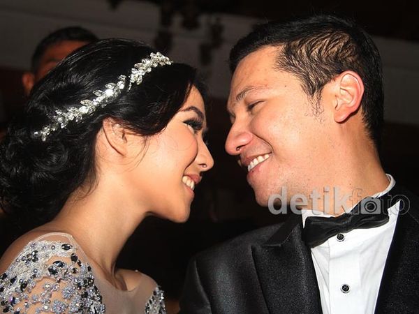 Kemesraan Pengantin Baru, Gading dan Gisel