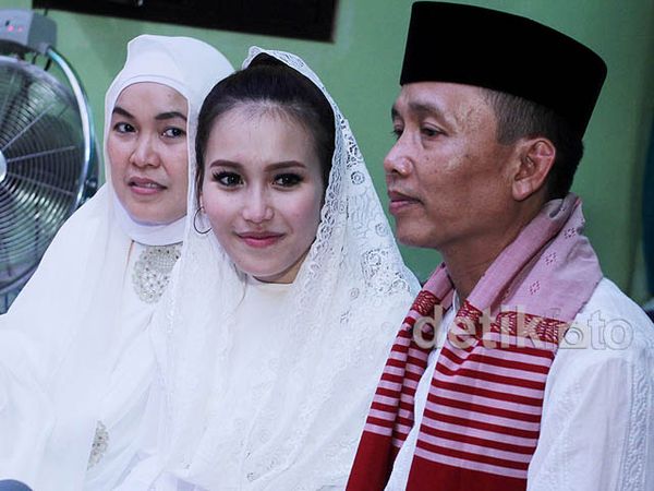 Gelar Pengajian, Ayu Ting Ting Tak Didampingi Suami