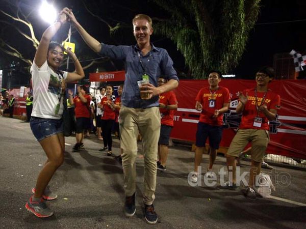 Berbagai Ekspresi Perayaan Kemenangan Vettel