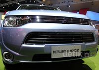 Mitsubishi Outlander Bisa Dicas Pakai Listrik