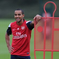 Wenger Berharap Walcott Tak Absen Lama