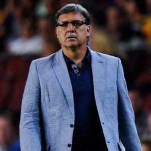 Gaya Bermain Barca Diperdebatkan, Martino Tak Ambil Pusing
