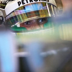 Hamilton Bidik Posisi Runner-up