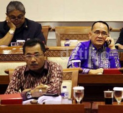 Pelantikan Ruhut Jadi Ketua Komisi III Ditunda