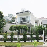 Peristirahatan Kedua Rumah Boyke Menghadap Gunung Pancar