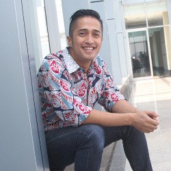 Irfan Hakim Dekatkan Diri dengan Anak Lewat Dongeng