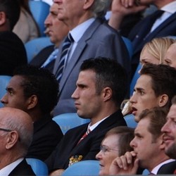 Belum Fit, Van Persie Masih Absen Lawan Liverpool