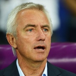 Bert van Marwijk Pelatih Baru Hamburg