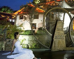 Wow, Wanita Ini Keliling Dunia untuk Pemotretan dengan Gaun Pengantinnya