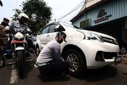 Parkir Liar di Badan Jalan, Juru Parkir Juga Harus Ditindak