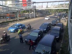 Sulitnya Menertibkan Parkir Liar Penjemput Anak Pejabat