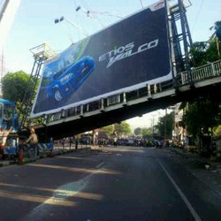 Akibat Kecelakaan Maut Semarang, Aliran Listrik di Sekitar TKP Dipadamkan