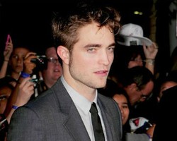 Robert Pattinson Siap Mencari Pengganti Kristen Stewart