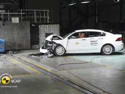 Mobil China Pertama Lulus Uji Tabrak dengan Rating 5 Bintang