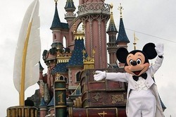 Kasihan, Penyandang Cacat Kini Harus Antre di Disneyland