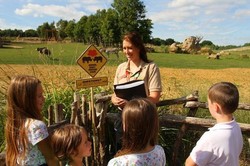 Di Kebun Binatang Inggris, Turis Dilarang Pakai Baju Ini