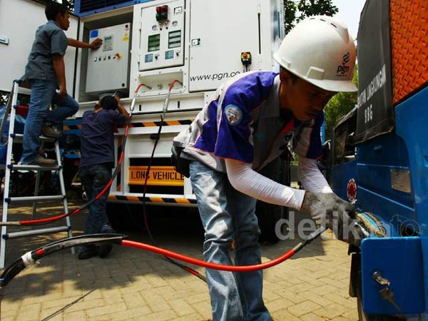 Mobil Pengisian BBG Hadir di Monas