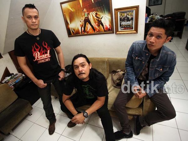 Ngobrol Bareng Andra and The Backbone