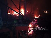 Api Lalap Pasar Gotong Royong Probolinggo