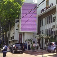 Mobil Tamu Hotel Bekizaar Ini Ditilang karena Parkir di Trotoar