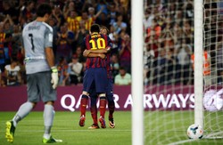 Neymar merayakan gol bersama Messi. Selian Neymar, gol-gol kemenangan Barca juga dibuat oleh Messi, Busquets, dan Bartra. Reuters/Albert Gea