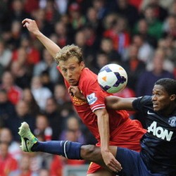 Lawan Si Merah, Setan Merah Tangguh di Old Trafford