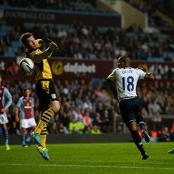Defoe Dua gol, Spurs Hantam Villa 4-0