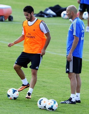 Ancelotti: Isco Belum Selevel dengan Zizou
