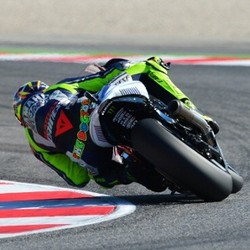 Untuk Buru Podium, Rossi Dinilai Perlu Tiru Strategi Lorenzo